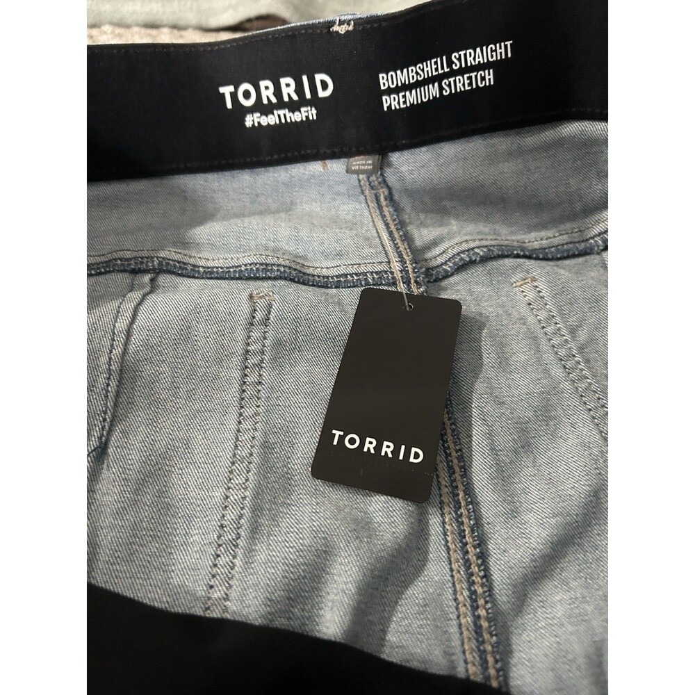 New Torrid Bombshell Straight Jeans Womens 30R Premium Stretch Light Wash NWT - Picture 5 of 6